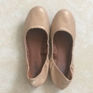 LUCKY BRAND FLATS SIZE 10B